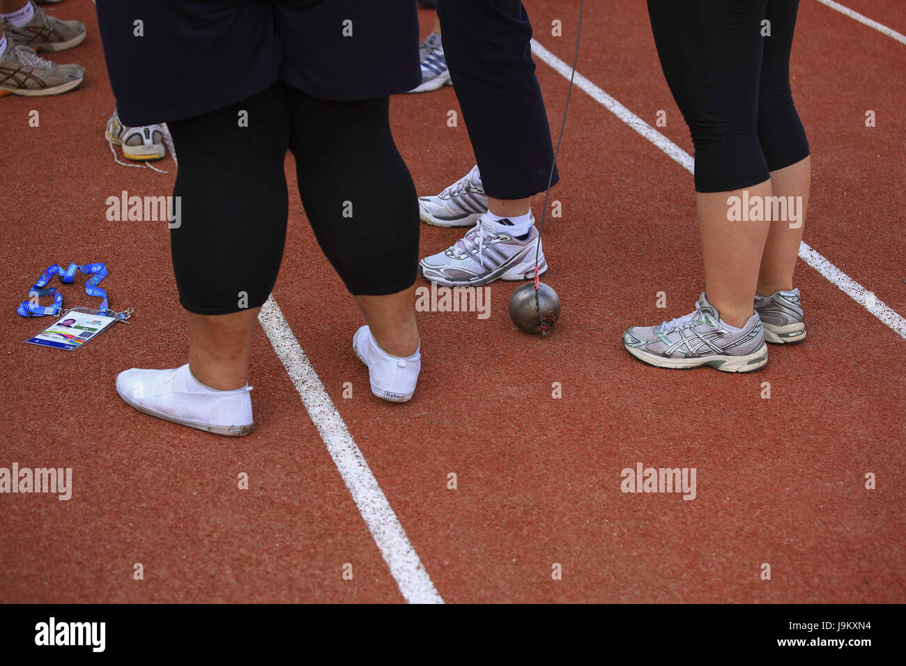 Des chaussures de sport à lancer de marteau lors des Jeux du Commonwealth pour la jeunesse, Maharashtra, Inde, Asie Banque D'Images
