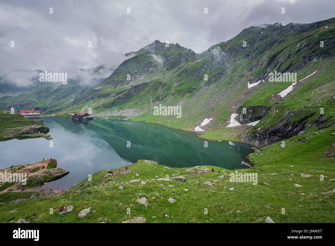 Glacier Balea Lac à côté de la route Transfagarasan à Fagaras Mountains (partie de montagnes des Carpates), Roumanie Banque D'Images