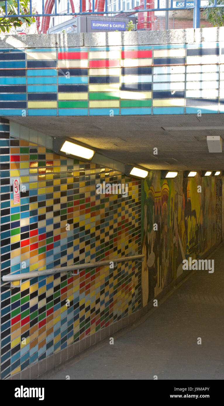 L'éléphant et château passage sous carrelage avant réaménagement majeur dans la région;Août 2010 Banque D'Images