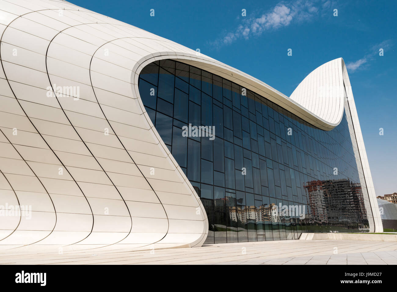 L Azerba Djan Bakou Le Mai Centre Heydar Aliyev B Timent Avec L Auditorium Hall Et