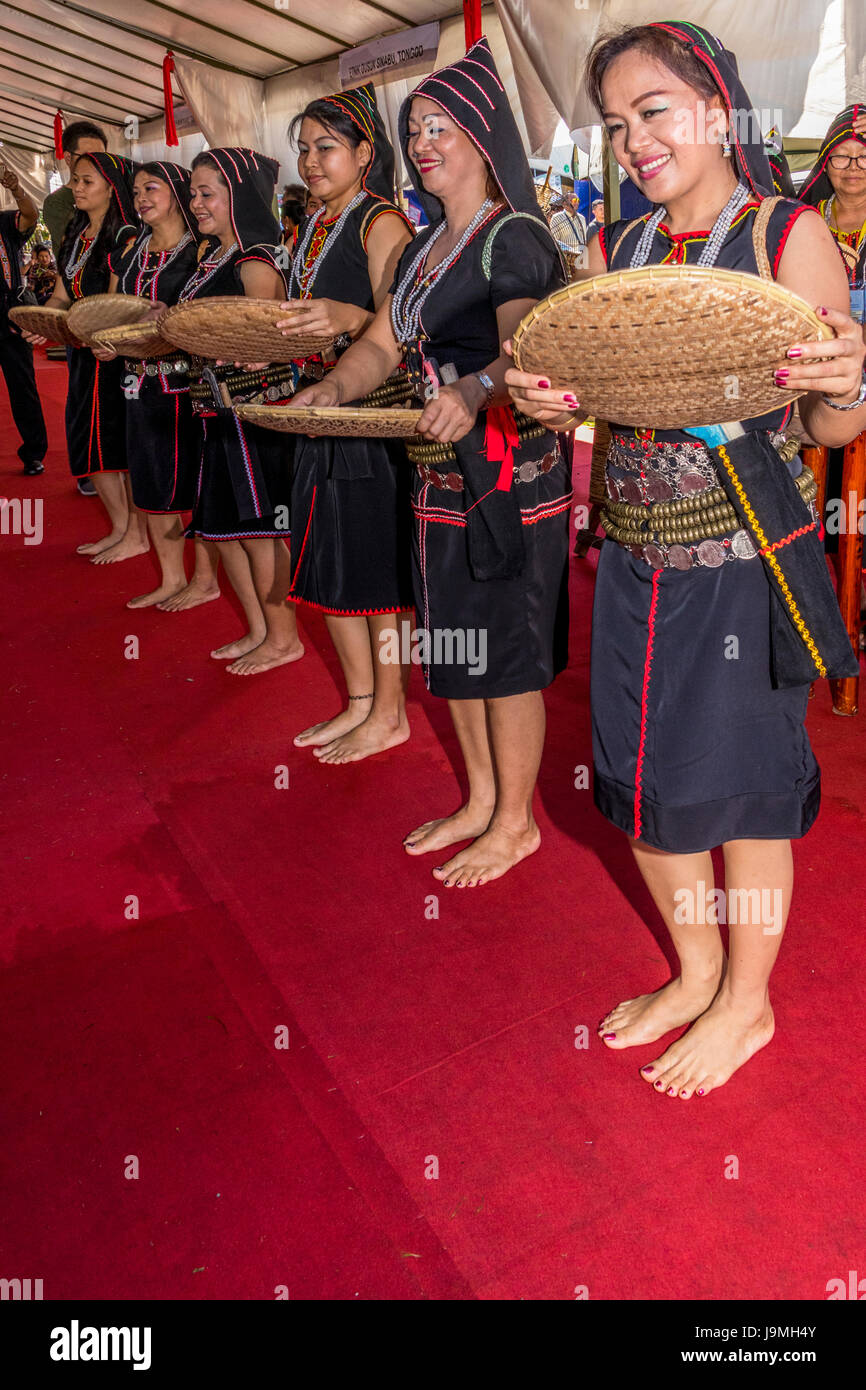 Dusan Tagahas Marudu de Kota à Pesta Kaamatan ou Hogkod Koisaan au festival des récoltes à Kota Kinabalu Sabah KDCA Malaisie Banque D'Images