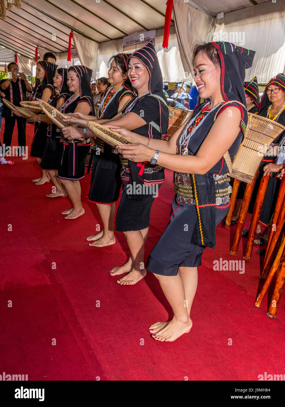 Dusan Tagahas Marudu de Kota à Pesta Kaamatan ou Hogkod Koisaan au festival des récoltes à Kota Kinabalu Sabah KDCA Malaisie Banque D'Images