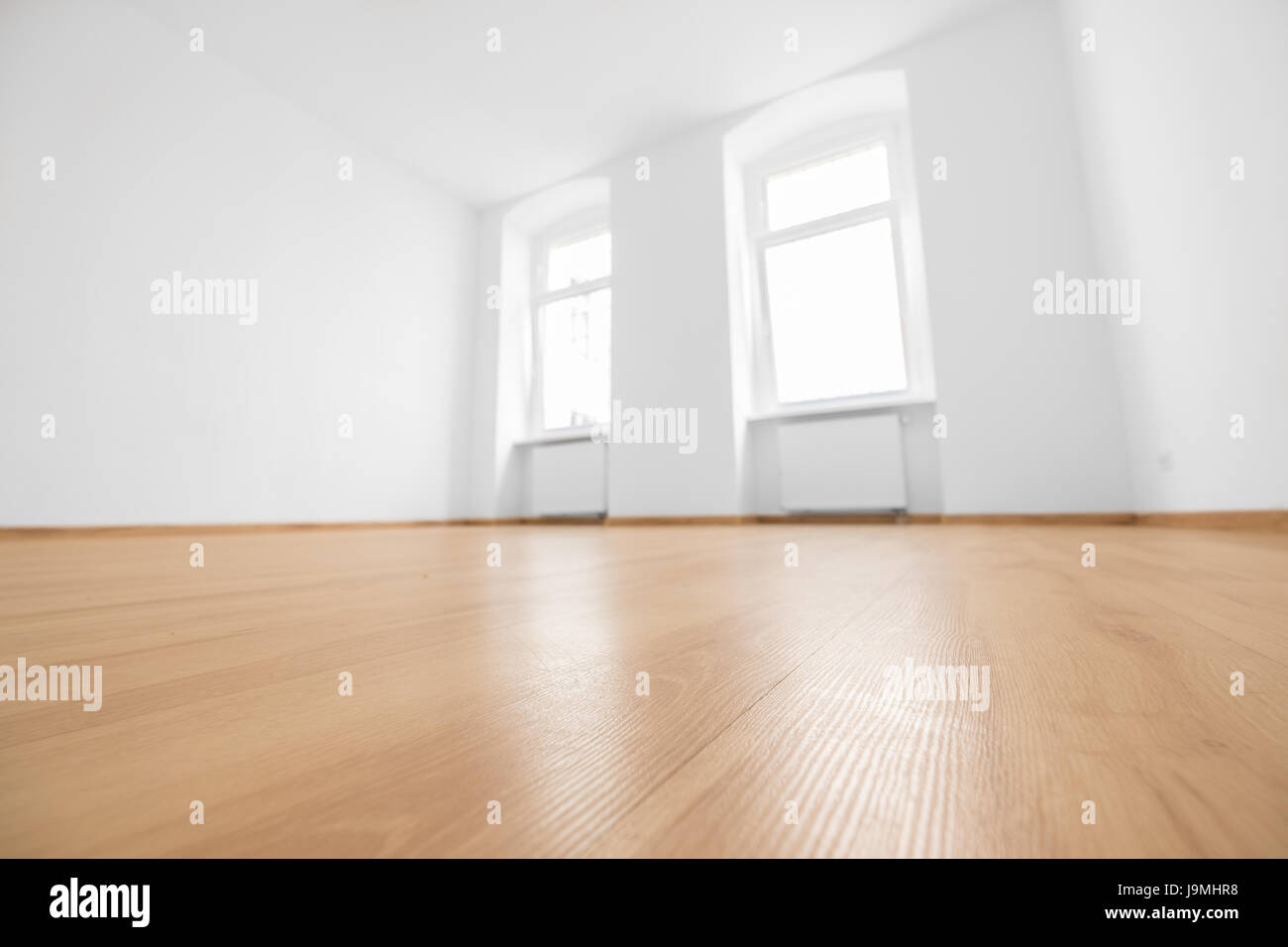 Salle vide, plancher en bois dans nouvel appartement Banque D'Images