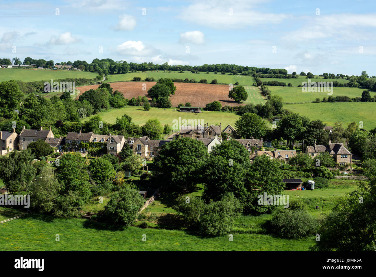 Vue sur village Naunton, Gloucestershire, England, UK Banque D'Images