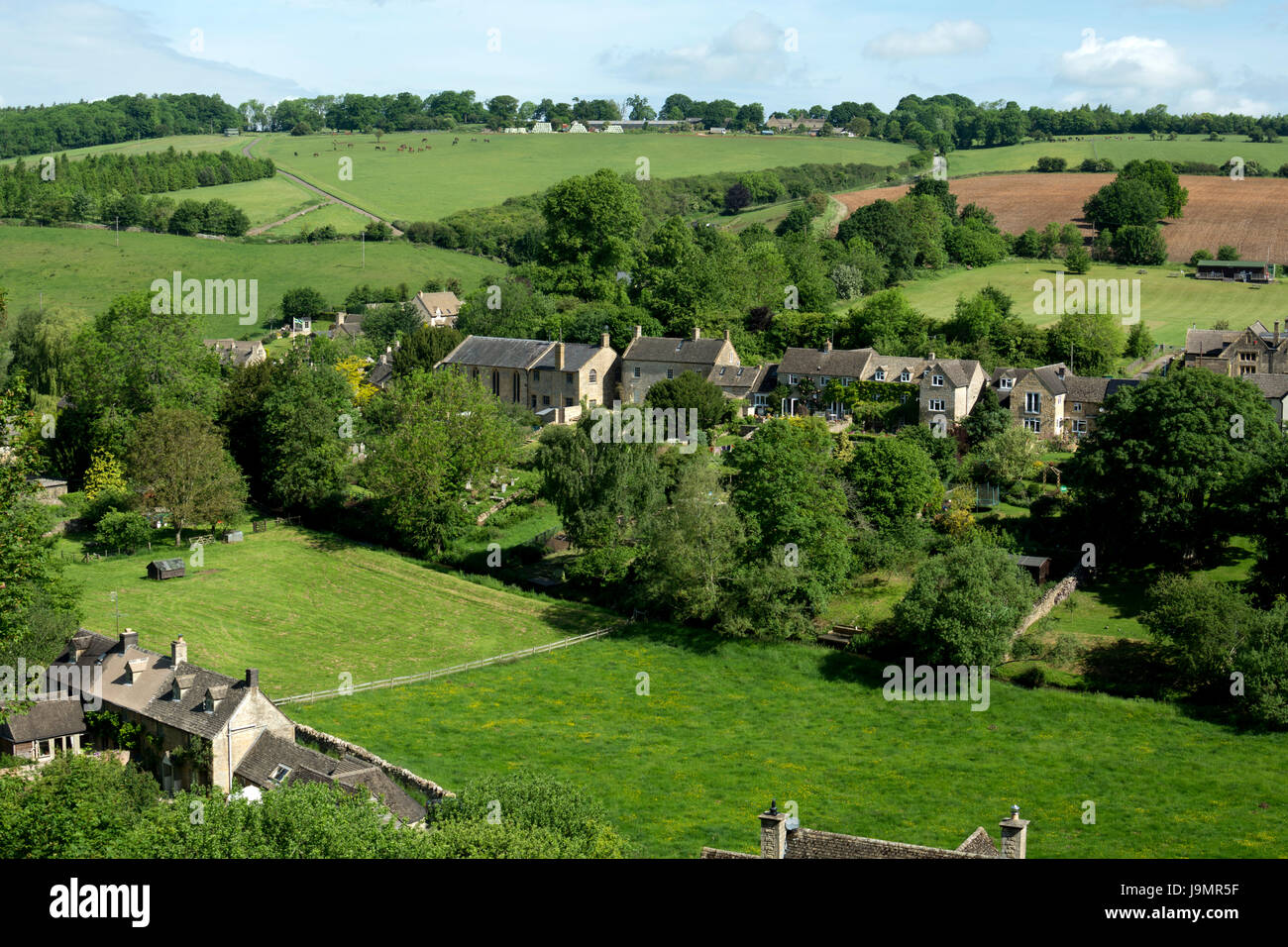 Vue sur village Naunton, Gloucestershire, England, UK Banque D'Images