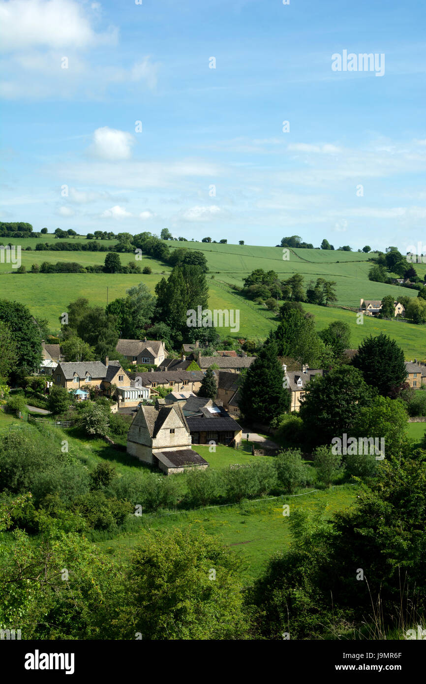Vue sur village Naunton, Gloucestershire, England, UK Banque D'Images
