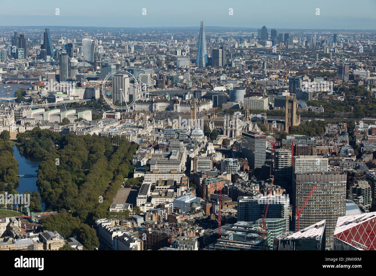 Vue aérienne à l'ensemble de la ville du sud-est du Palais de Buckingham à Londres et de monuments célèbres. Banque D'Images