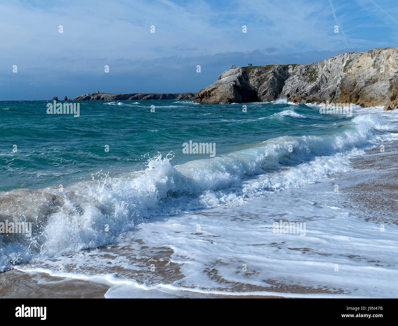 Marée montante sur la plage de Port Rhu, côte sauvage de la presqu'île de Quiberon (Morbihan, Bretagne, France). Banque D'Images