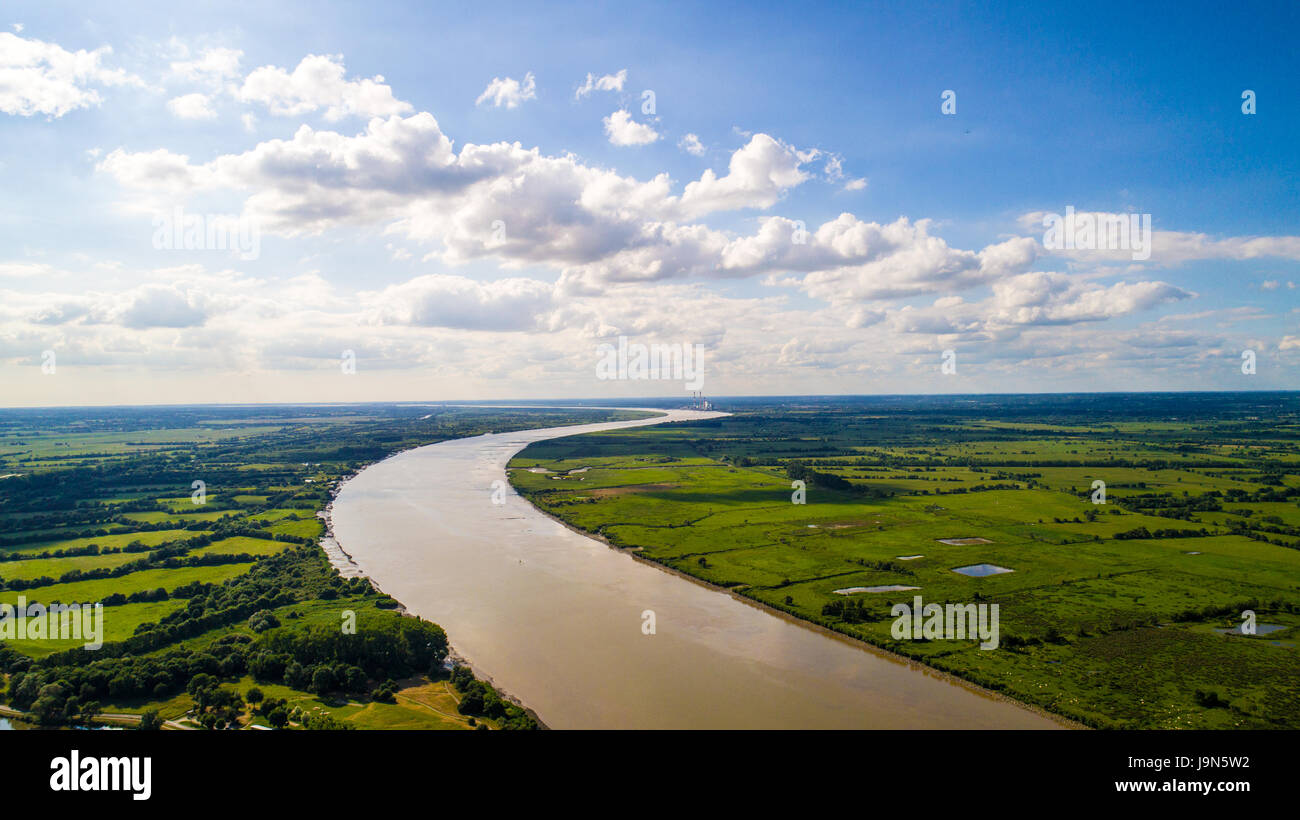Le long de la Loire, en face de la centrale électrique de Cordemais en Loire Atlantique, France Banque D'Images