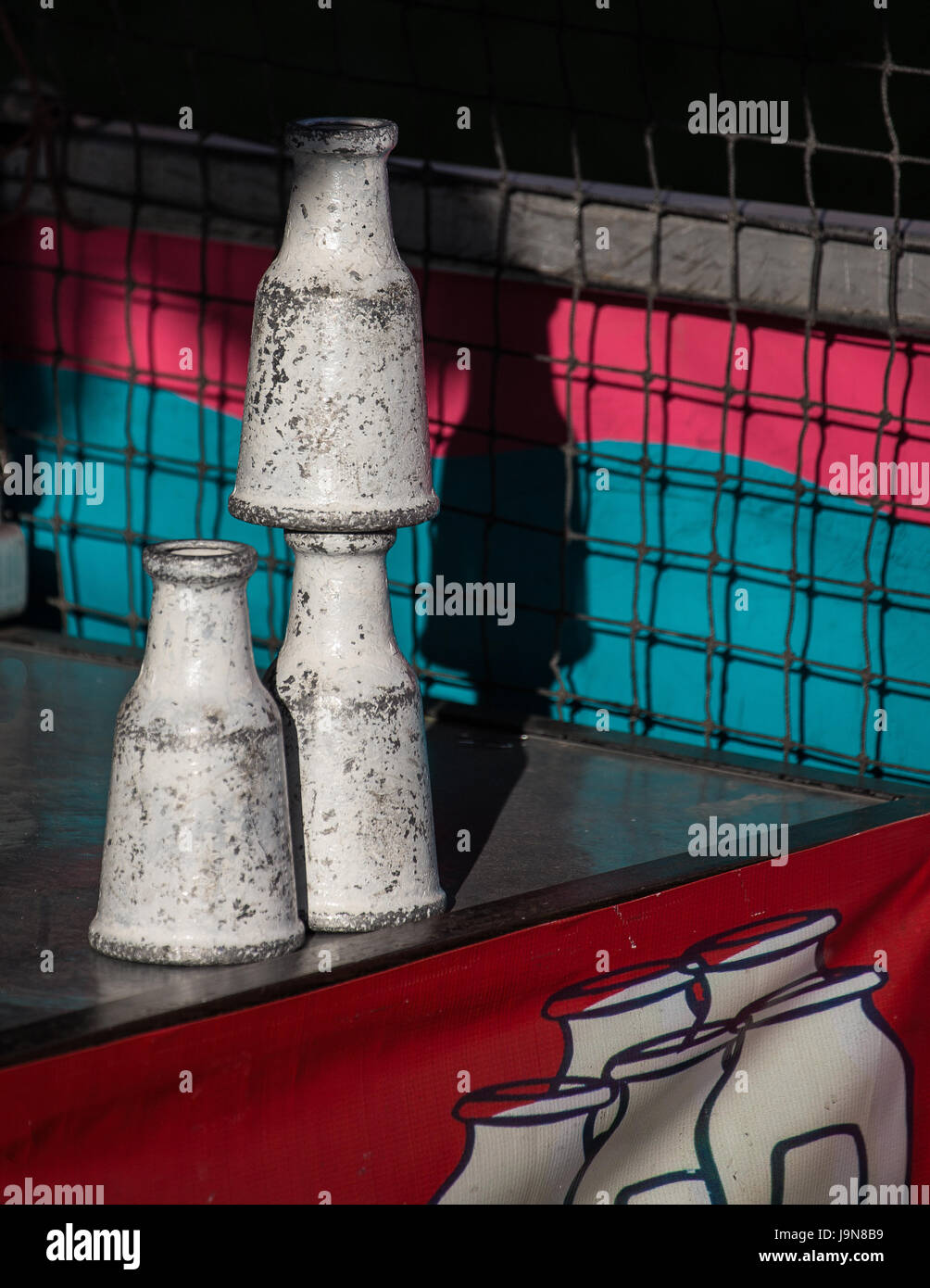 TossBottle bouteille et anneau Toss jeu sur le MidwayGame Banque D'Images