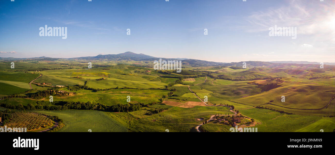 Beau panorama paysage de collines vagues en milieu rural, la nature Toscane terres agricoles, Italie, Europe Banque D'Images