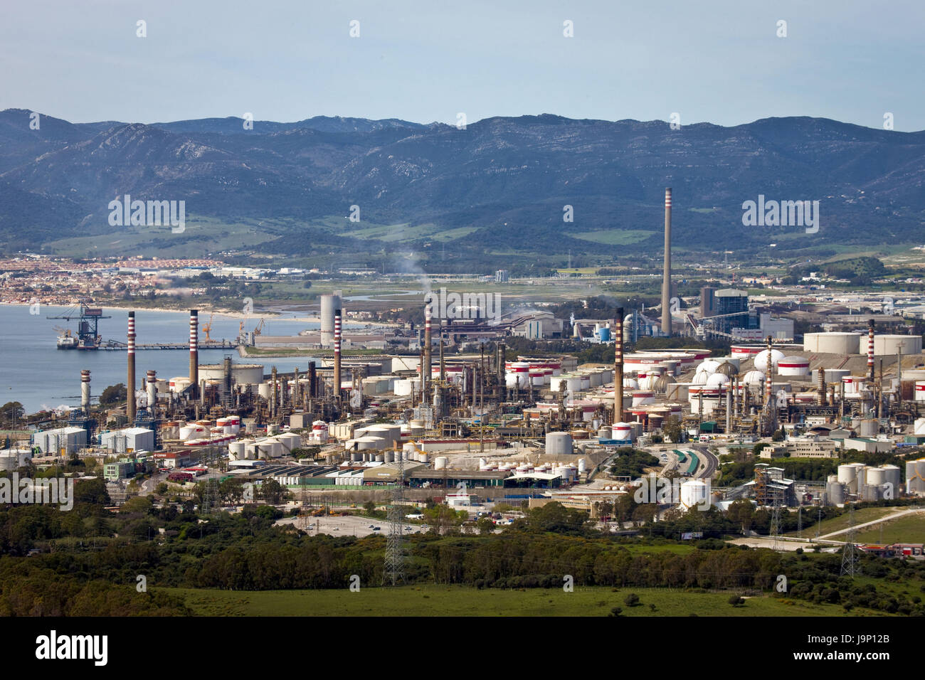 Espagne, Andalousie,la baie d'Algésiras, raffinerie de pétrole, Banque D'Images