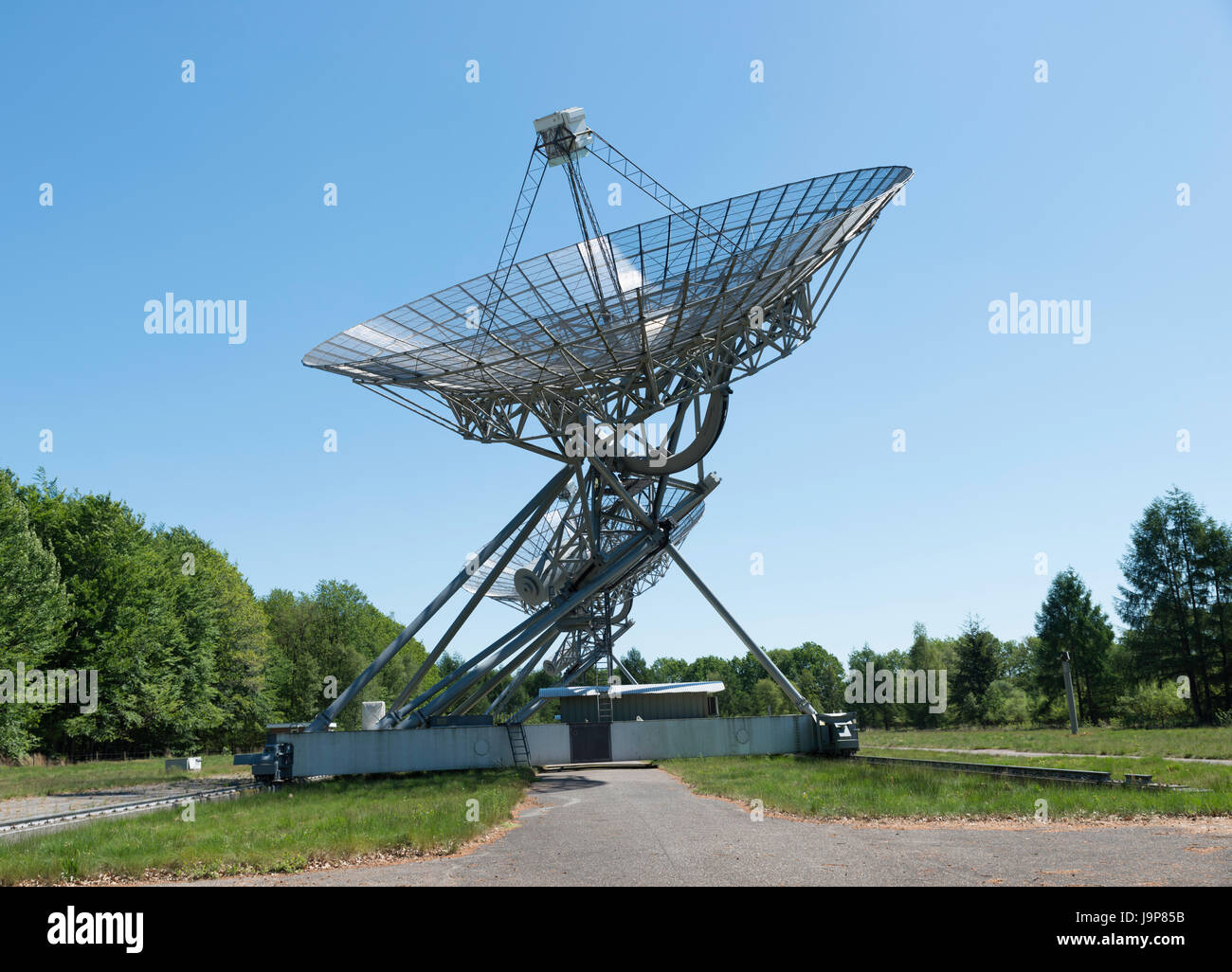 Une rangée de radiotélescopes à westerbrok aux Pays-Bas Banque D'Images