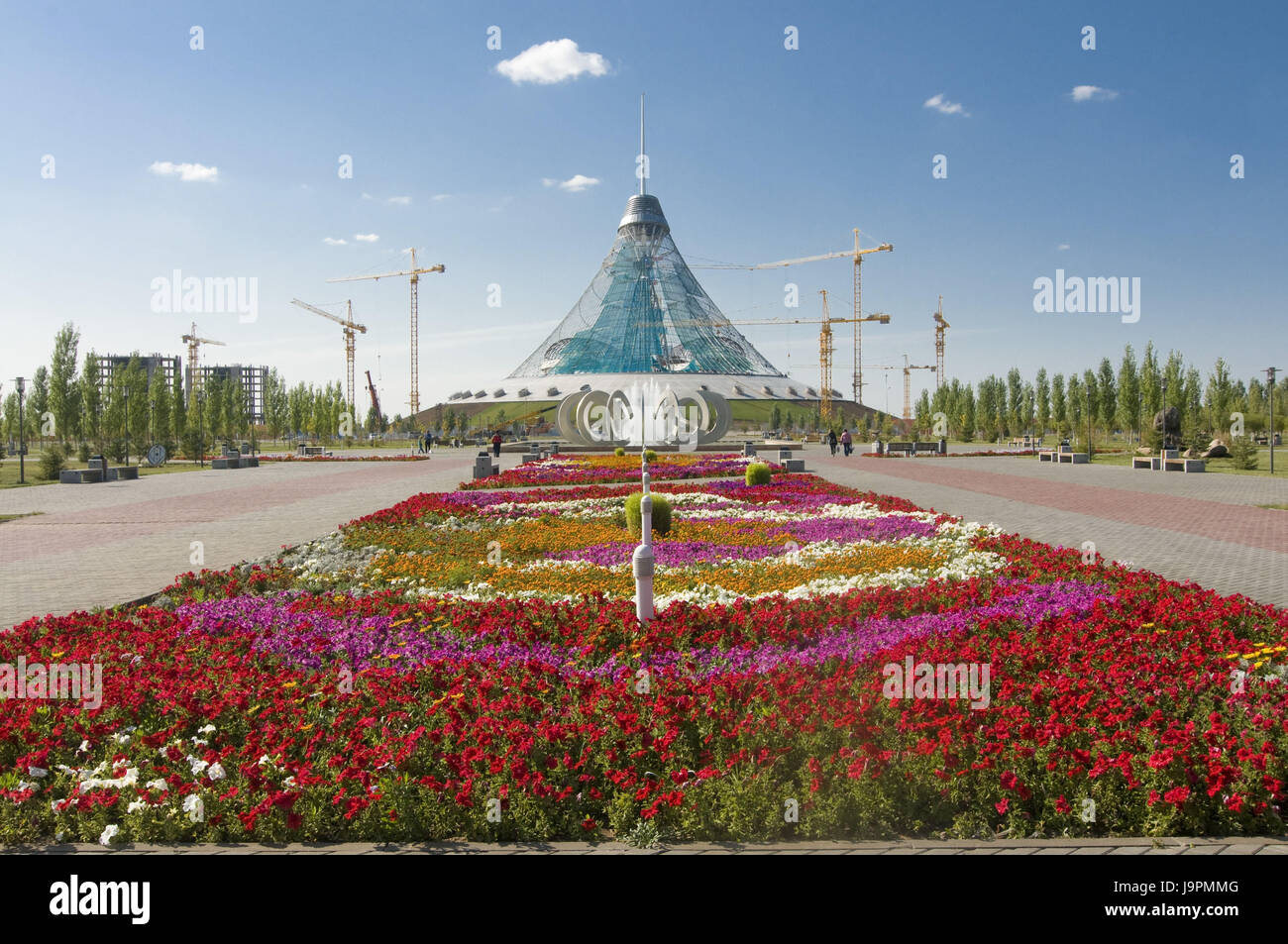 Monter les travailleurs de la construction à Khan Shatyry Entertainment Centre d'Astana, Kazakhstan,, Banque D'Images