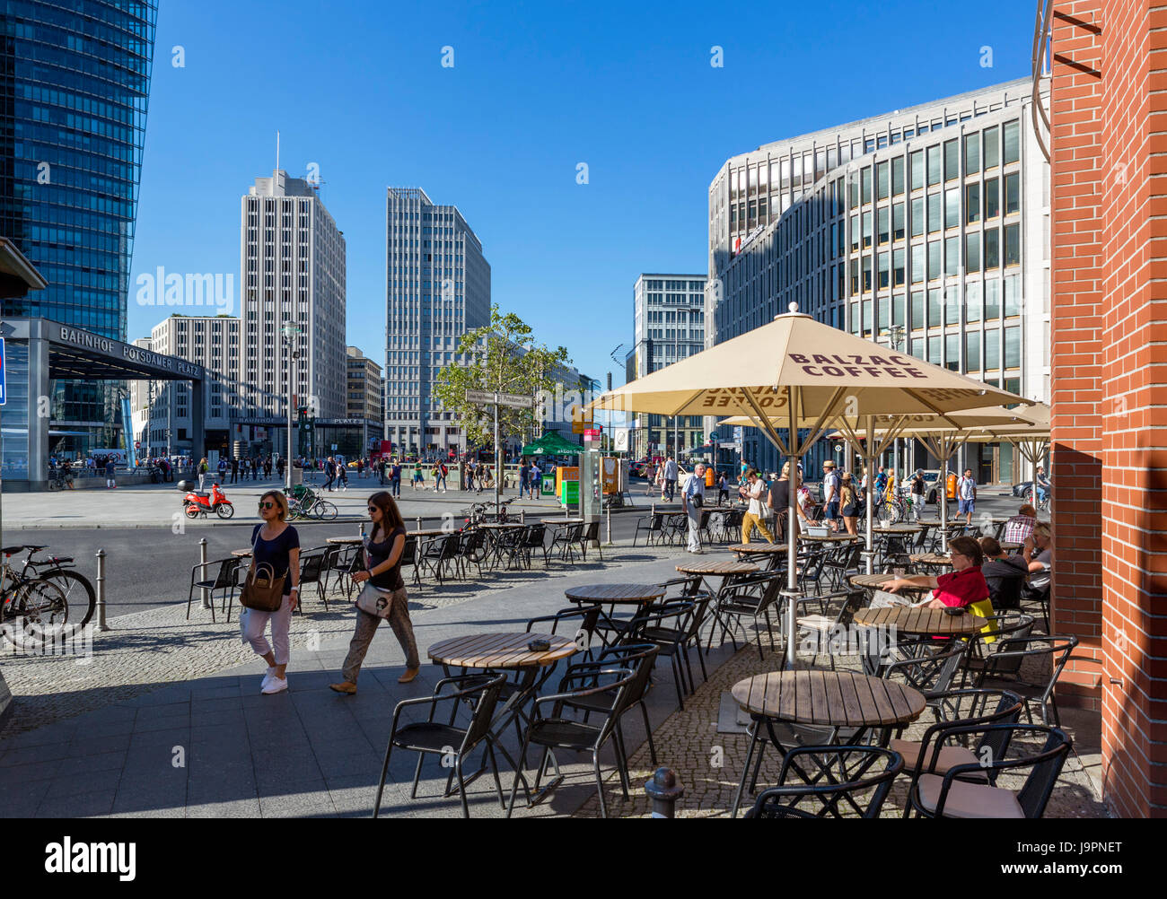 Cafe de la Potsdamer Platz, Mitte, Berlin, Allemagne Banque D'Images