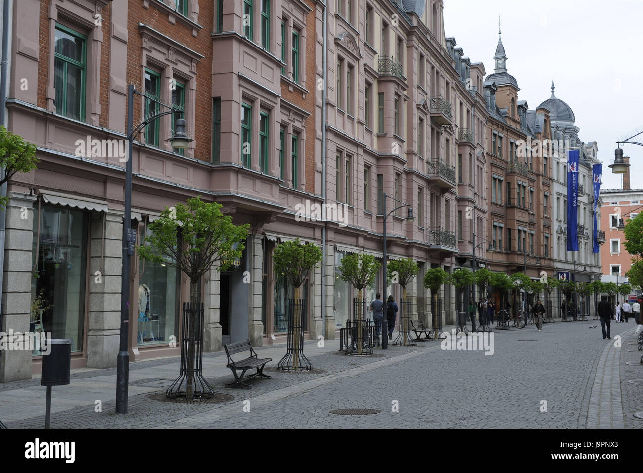 Allemagne,Bavaria,Rosenheim,centre ville,chambre,ligne série d'arbres, Banque D'Images