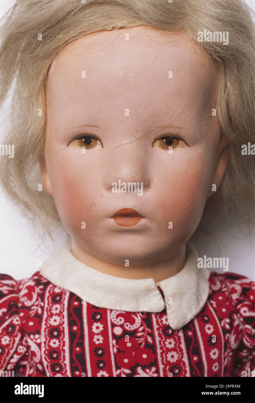 Poupée de collection avec nostalgie,portrait,Garage,Poupée Poupée,médecin,jouets,doll,vieux,historiquement,nostalgie,Kate's Kruse doll,femme,recherche,utilise les pistes Pistes gériatrique,fissures,l,s,40,rareté de l'objet de collection, jouets anciens,meubles,icon,jouer,pièce de collection,passé,souvenir de la petite enfance la petite enfance,,studio, Banque D'Images