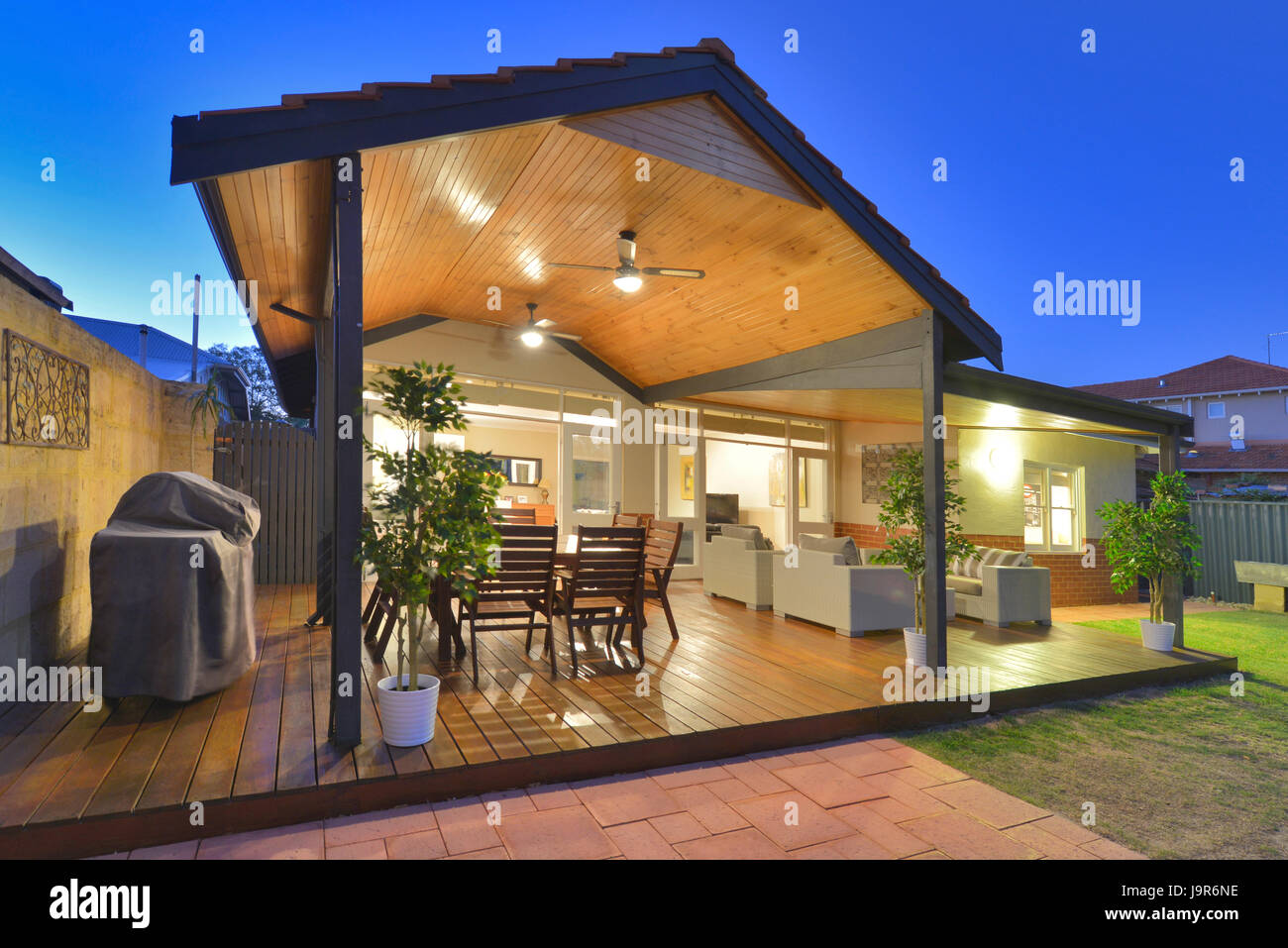 Un crépuscule vue d'une extension moderne typique d'un Australien de la fin du xixe siècle d'accueil de banlieue. Banque D'Images