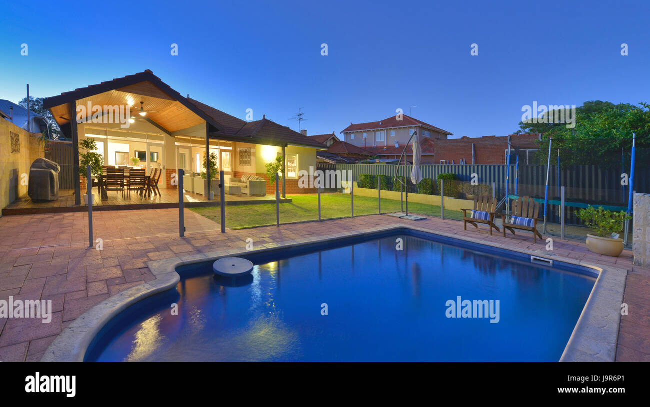 Un crépuscule vue d'une extension moderne typique d'un Australien de la fin du xixe siècle d'accueil de banlieue. Banque D'Images