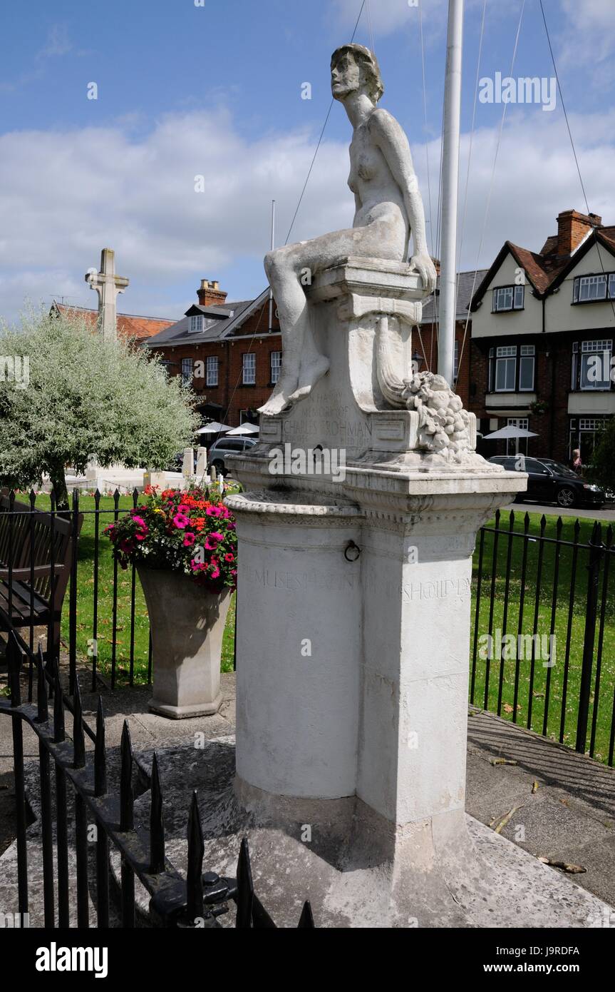 Le Mémorial de Charles Frohman, Marlow, dans le Buckinghamshire. Charles Frohman né en Amérique latine en1856 et s'est noyé lorsque le Lusitania a été coulé en 1915. Banque D'Images