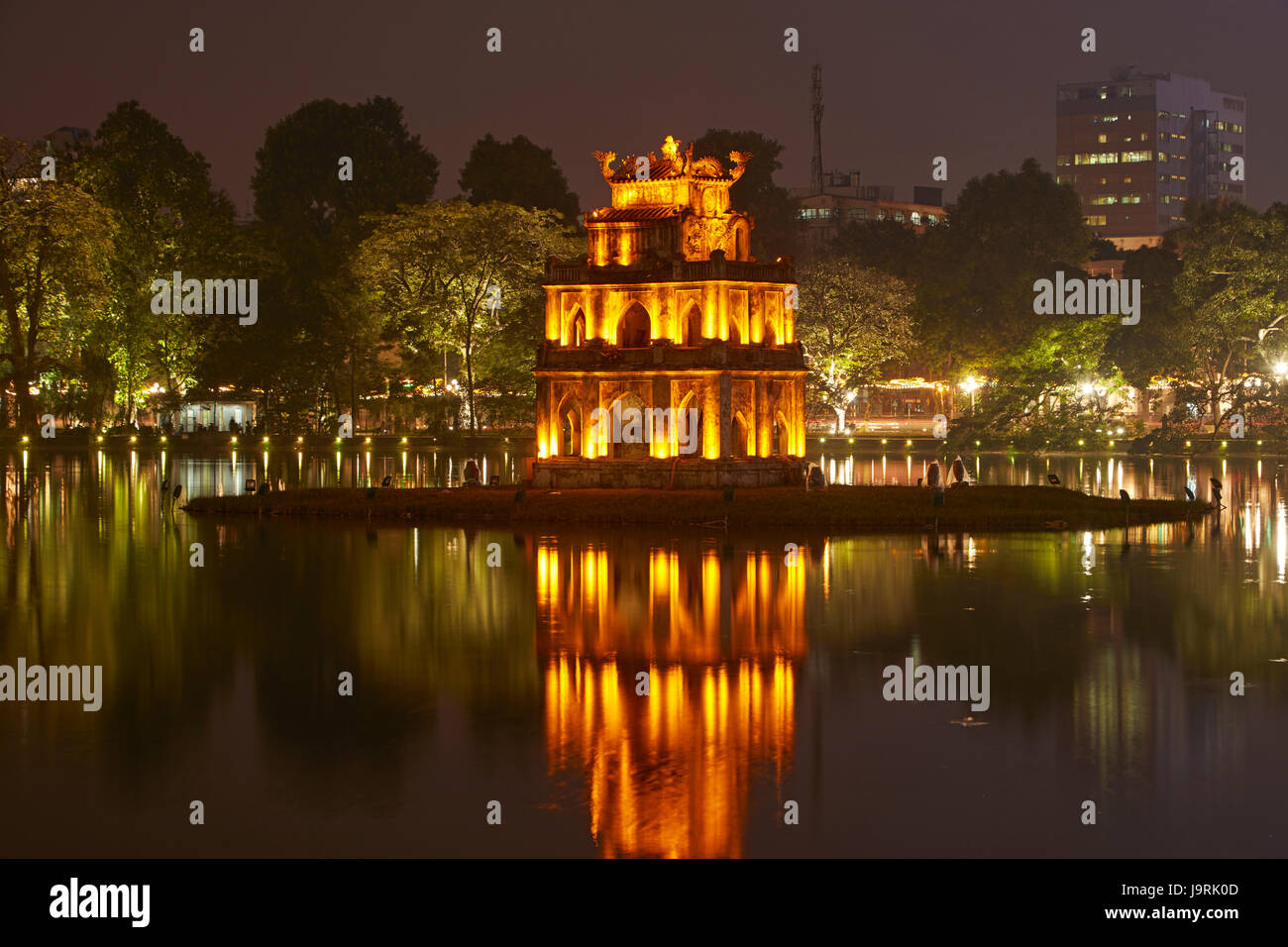 Turtle Tower at night, Hoan Kiem, Hanoi, Vietnam Banque D'Images