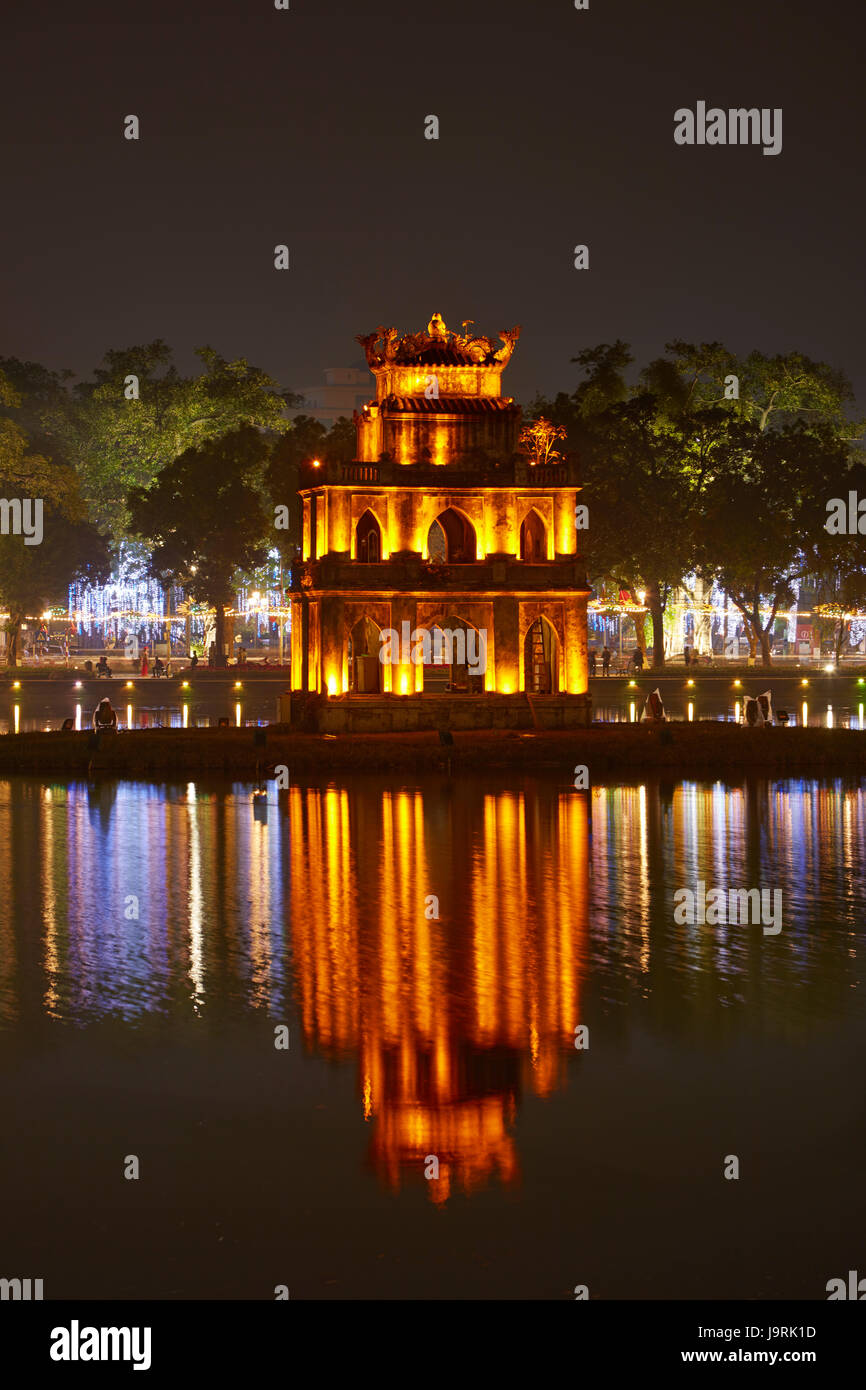 Turtle Tower at night, Hoan Kiem, Hanoi, Vietnam Banque D'Images