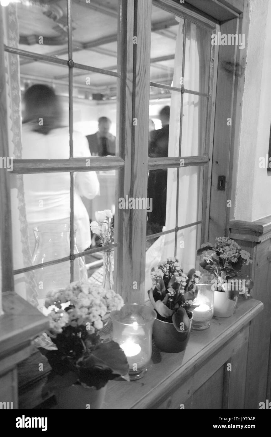 Rebord de pots,feux,vent,s/w, Banque D'Images