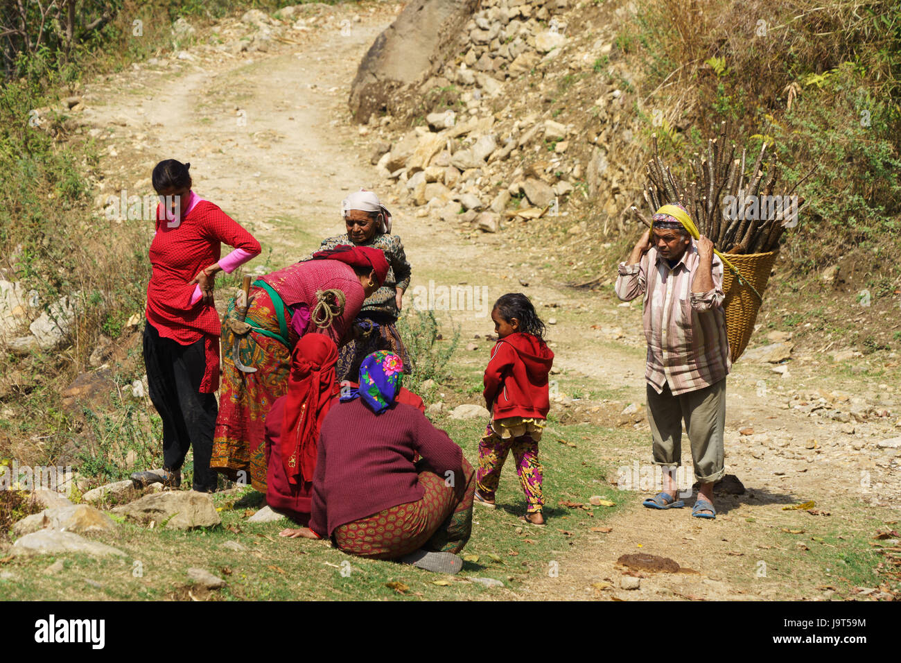 La population locale sur le circuit de l'Annapurna entre lili bhir et ghermu. Banque D'Images