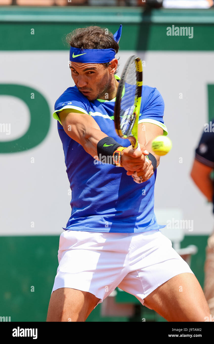 Paris, France. 2 juin, 2017. Rafael Nadal (ESP) Tennis : Rafael Nadal de l'Espagne au cours de la troisième série des match du tournoi de tennis contre Nikoloz Basilashvili de Géorgie à la Roland Garros à Paris, France . Credit : AFLO/Alamy Live News Banque D'Images