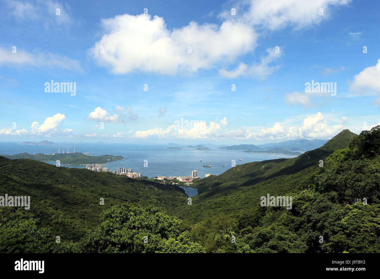 Hong Kong, Chine. 15 juillet, 2014. La vue est prise depuis le sommet de Hong Kong, Chine du sud, le 15 juillet 2014. 1 juillet 2017 marque le 20e anniversaire de la déclaration de Hong Kong à la patrie. Crédit : Li Peng/Xinhua/Alamy Live News Banque D'Images