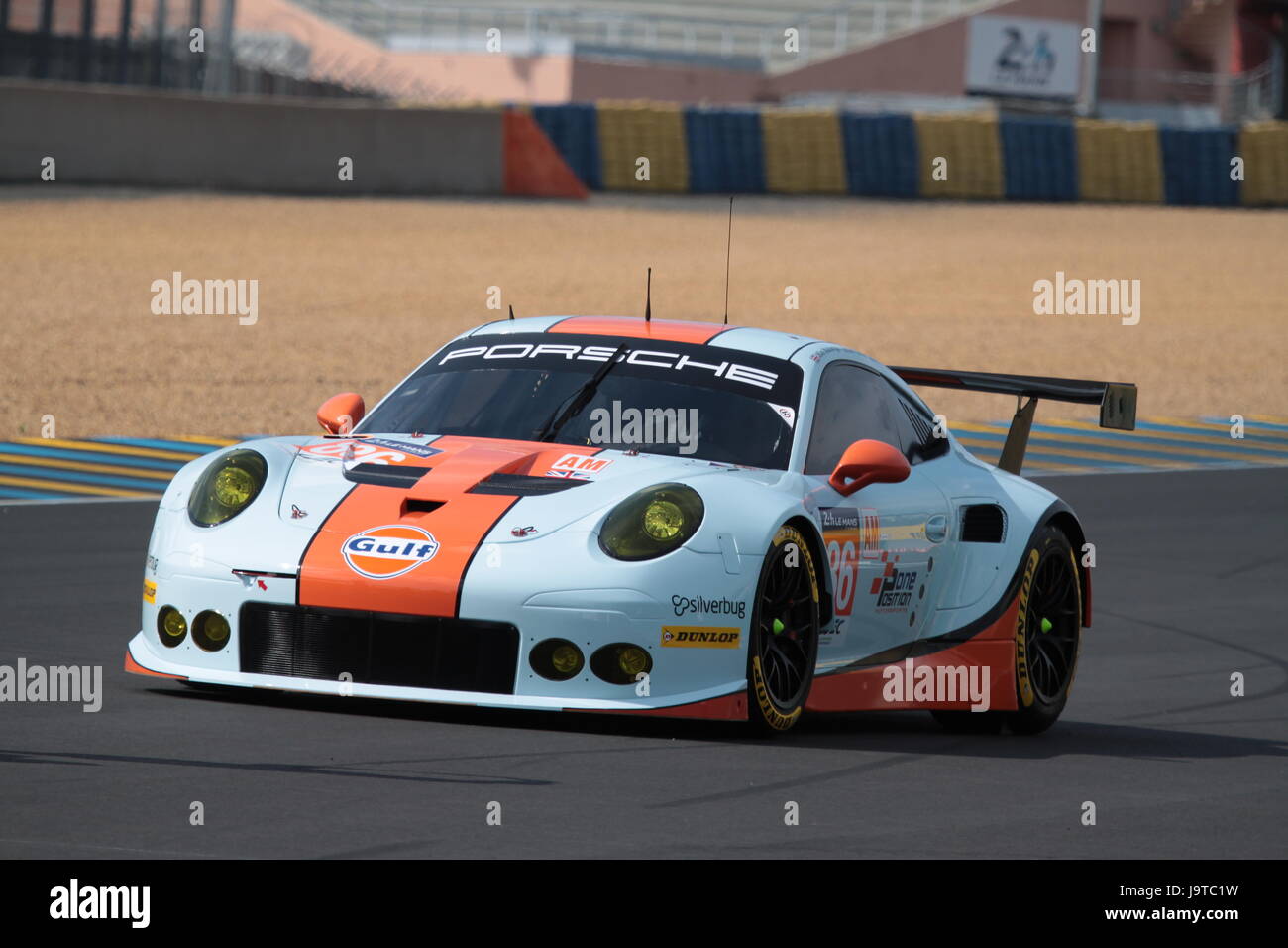 Le Mans, France. 2 juin, 2017. British Gulf Racing team voiture Porsche 911 RSR n°86 à pitline de circuit de la Sarthe en France pendant 24 Heures du Mans 2017 jours d'essai. Dimitry Lyubichev/Alamy Live News Banque D'Images