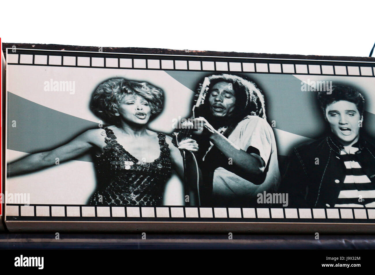 Tina Turner, Bob Marley, Elvis Presley auf einer Werbetafel dans El Erenal, Mallorca. Banque D'Images Tina Turner, Bob Marley, Elvis Presley auf einer Werbetafel dans El Erenal, Mallorca. Banque D'Images