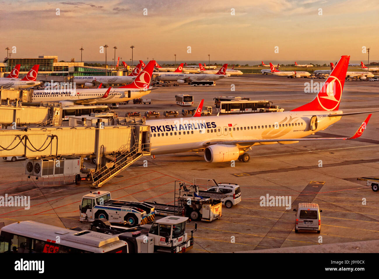 Du côté de la Turkish Airlines hub à l'aéroport Ataturk d'Istanbul, Turquie. Banque D'Images