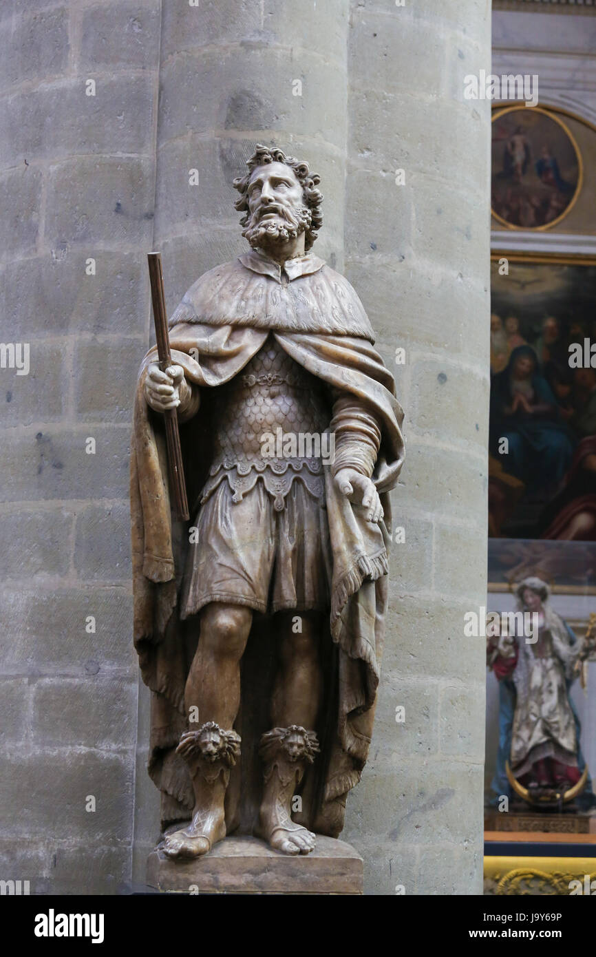 Vitrail dans Lier, Belgique, représentant une statue de Saint Gummarus à St Gummarus Église de lier Banque D'Images