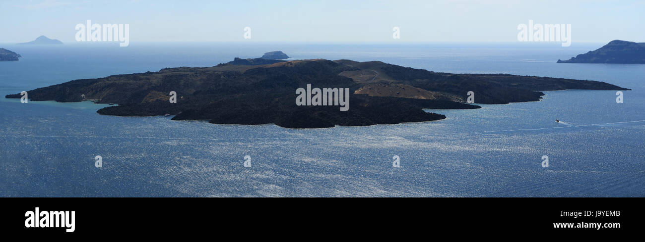 Neo volcan de Santorin à Kameni Isle (Grèce). Image panoramique de 6 images. Banque D'Images