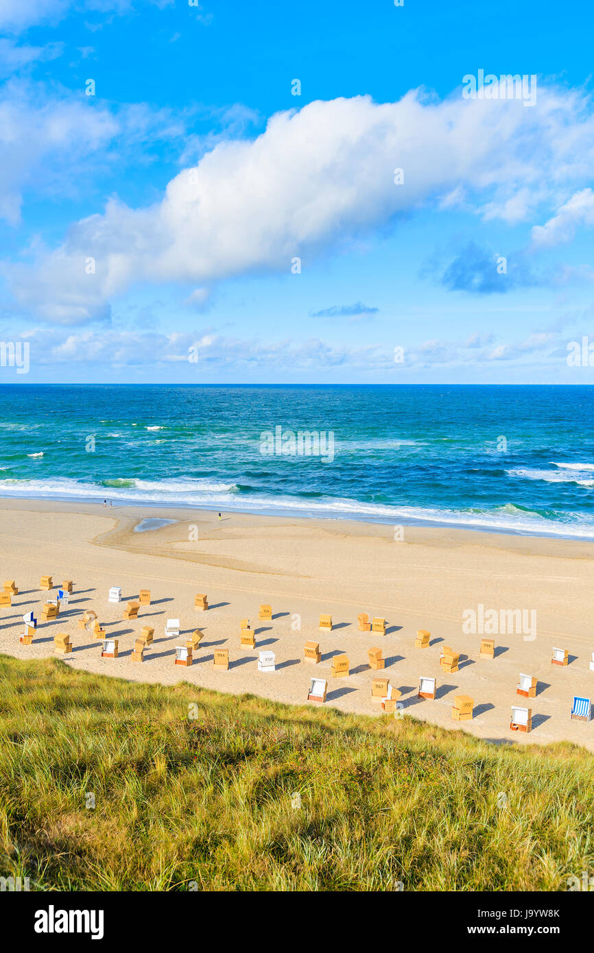 Vue sur la plage au lever du soleil en Wenningstedt village sur l'île de Sylt, en mer du Nord, Allemagne Banque D'Images