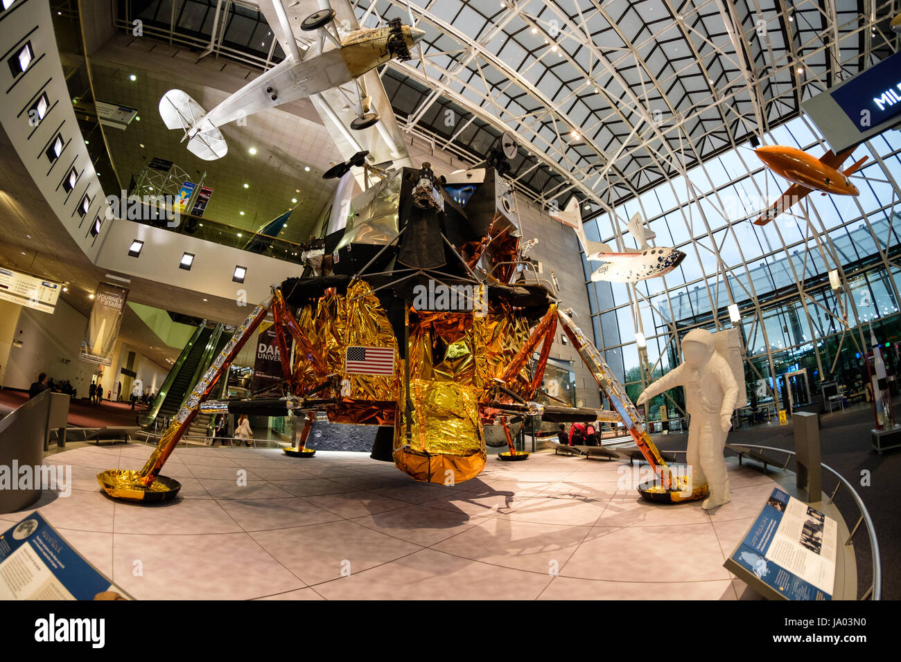 Milsetones vol Boeing de Hall, le National Air and Space Museum, Washington D.C., USA (fisheye) Banque D'Images Milsetones vol Boeing de Hall, le National Air and Space Museum, Washington D.C., USA (fisheye) Banque D'Images