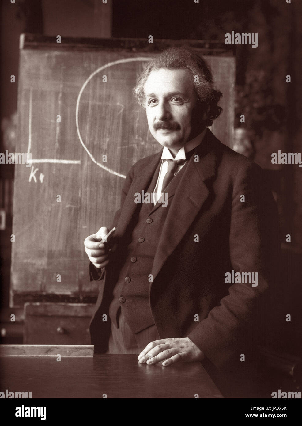 Albert einstein chalkboard Banque de photographies et d’images à haute ...