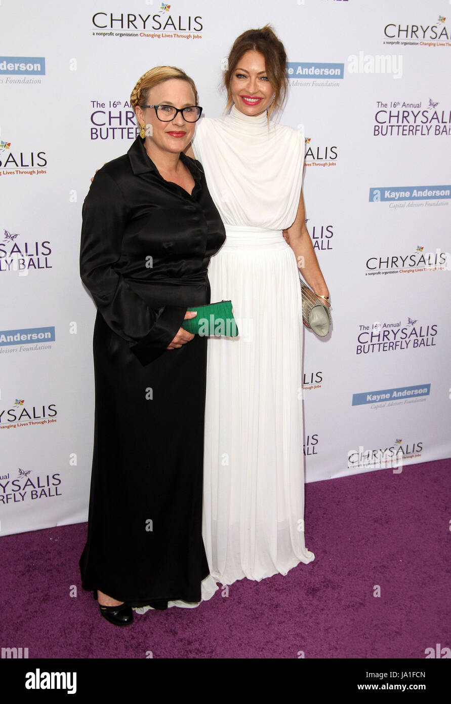 Los Angeles, CA, USA. 3 juin, 2017. 3 juin 2017 - Los Angeles, Californie - Patricia Arquette et Rebecca Gayheart-Dane. 16e Congrès annuel de Chrysalis Butterfly Ball tient à une résidence privée. Photo Credit : Crédit : AdMedia AdMedia/ZUMA/Alamy Fil Live News Banque D'Images