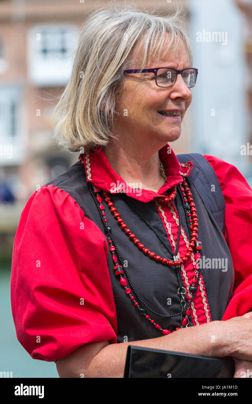 Weymouth, Dorset, UK. 4 juin, 2017. Wessex Folk Festival, Festival folklorique de Weymouth. Temps frais pour le Morris danseurs et autres artistes interprètes ou exécutants, en troupeaux tête à Weymouth pour le festival. La mélasse Eater Clog dancers Crédit : Carolyn Jenkins/Alamy Live News Banque D'Images