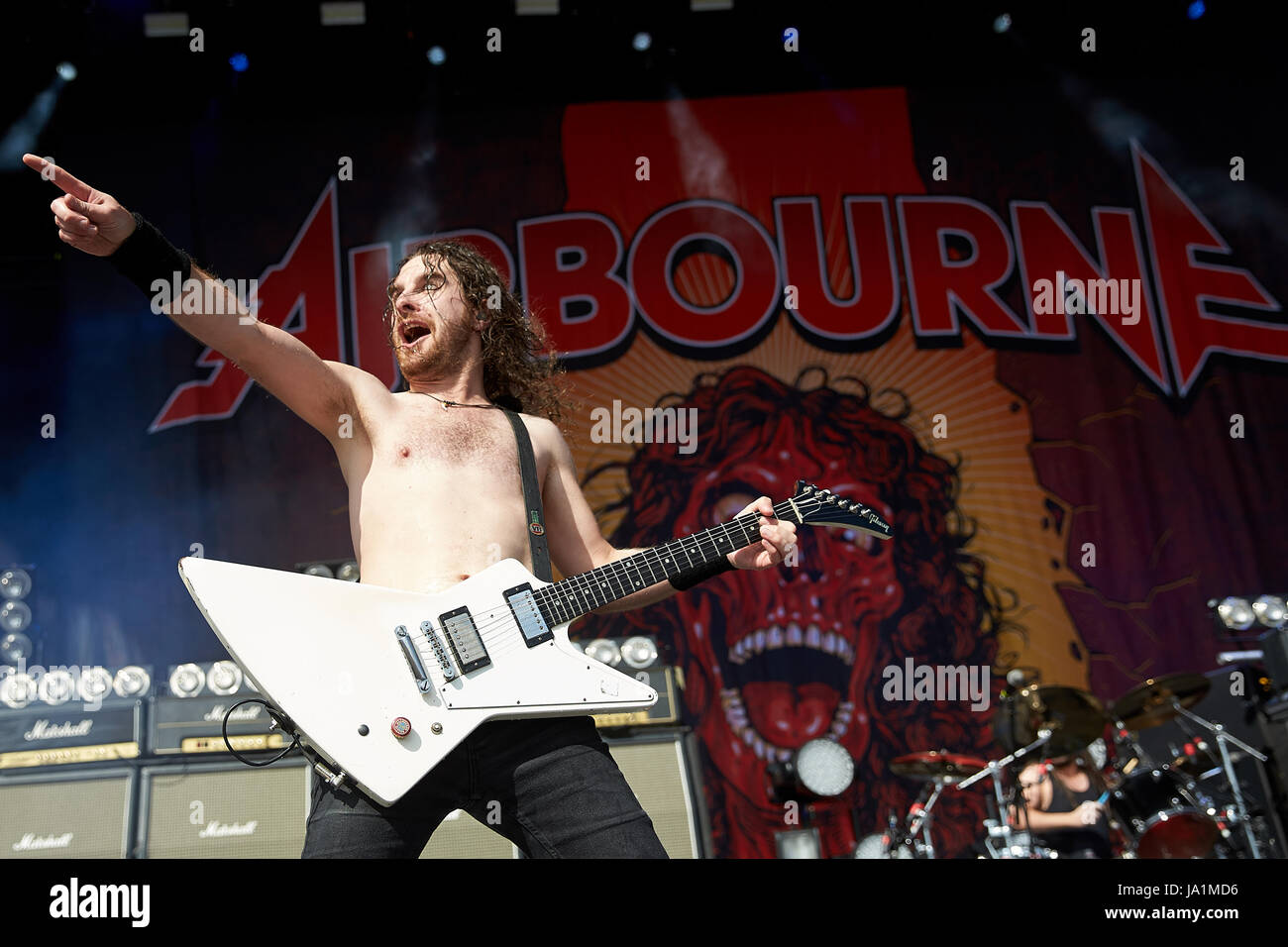 Nuremberg, Allemagne. 4 juin, 2017. dpatop - homme de Joel O'Keeffe·avec groupe de hard rock Airbourne sur la scène principale au Rock am Ring Festival de musique à Nuremberg, Allemagne, 4 juin 2017. Photo : Thomas Frey/dpa/Alamy Live News Banque D'Images