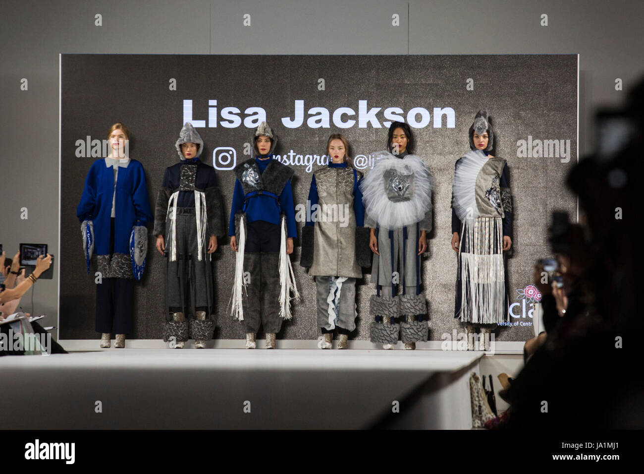 Londres, Royaume-Uni. 4 juin 2017. A model portant une collection créée par Lisa Jackson de UCLAN, Université de Central Lancashire, au cours de la Fashion Week 2017 Études supérieures à l'Old Truman Brewery. Graduate Fashion Week est un événement annuel qui met en vedette des diplômés récents des collections de l'UK's leading fashion des collèges et des cours à l'université d'une série de défilés et expositions. Photo : Images éclatantes/Alamy Live News Banque D'Images