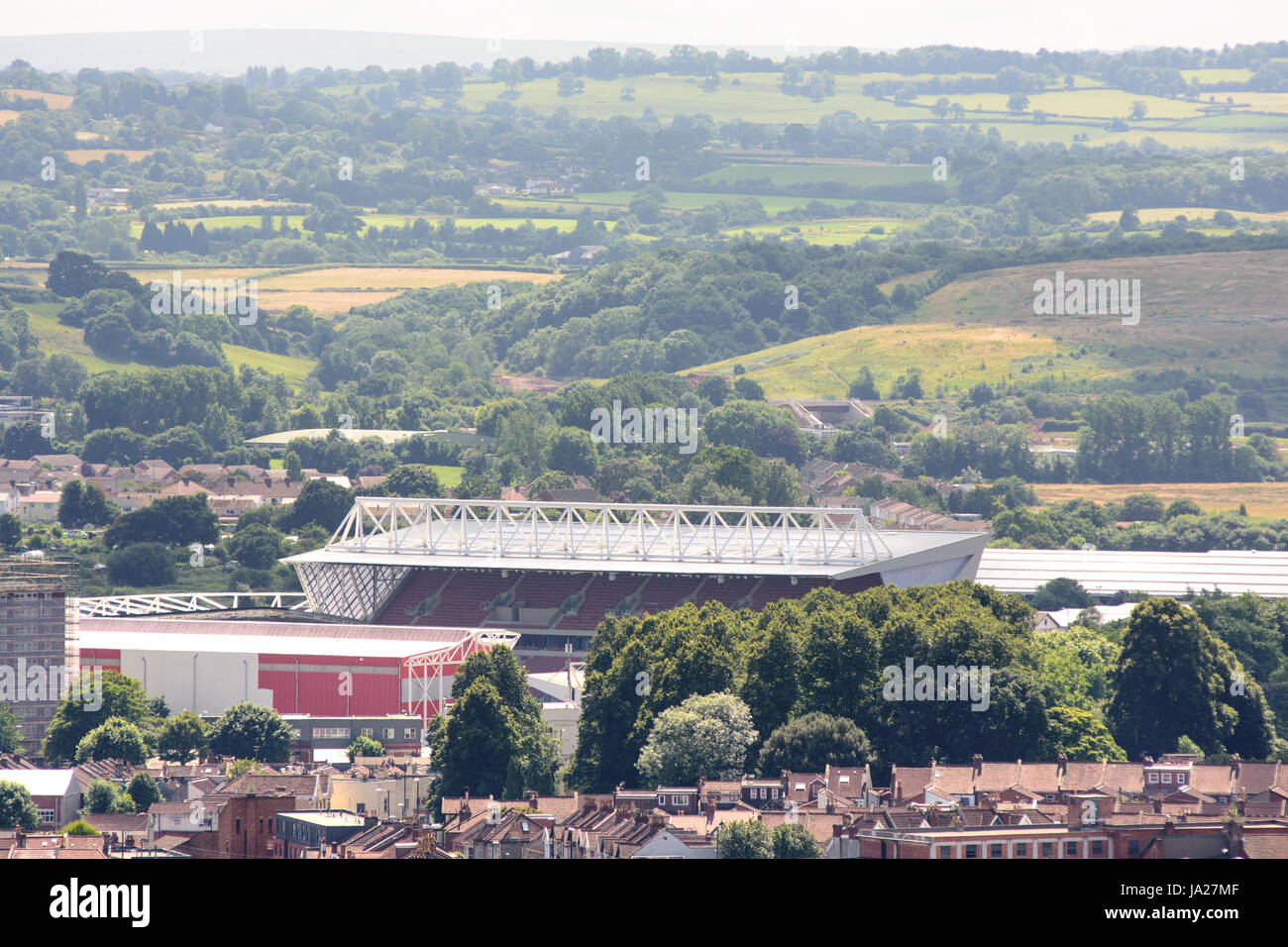 Bristol, Angleterre - le 17 juillet 2016 : Ashton Gate, stade de Bristol City Football Club, debout dans le sud de la ville de Bristol collines de N Banque D'Images
