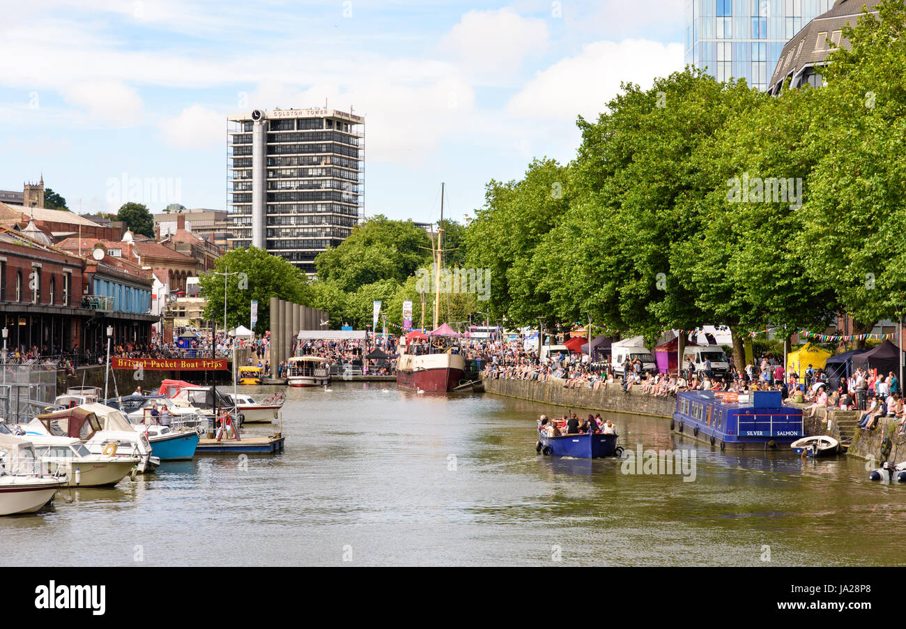 Bristol, Angleterre - le 17 juillet 2016 : Les gens de Bristol ligne harborsides historique au cours de l'Harbour Festival annuel. Banque D'Images