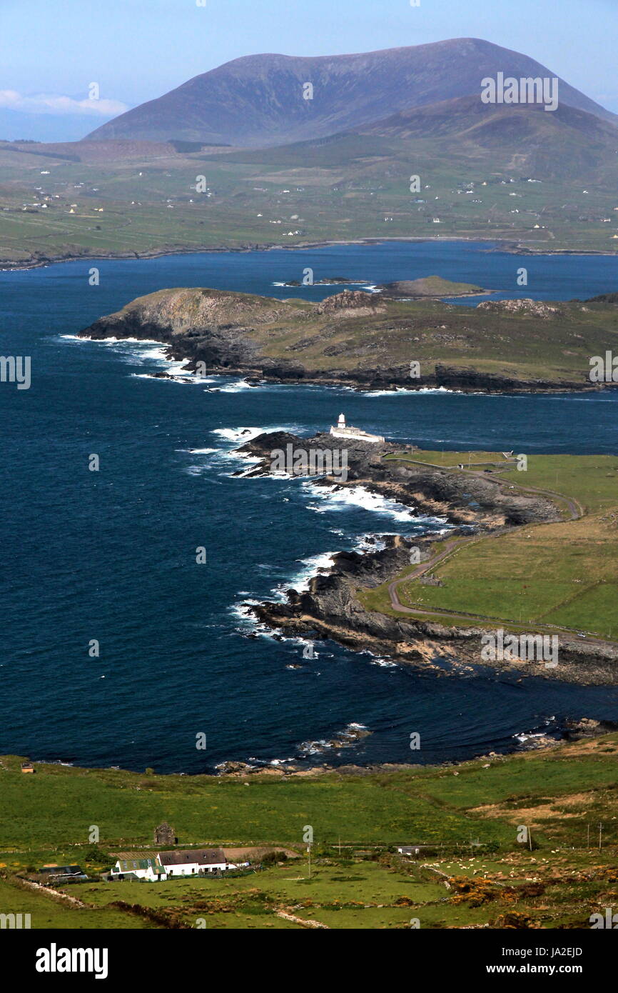 Coast, surf, risacca, surge, rupture de vagues, brusque, l'Irlande, phare, Banque D'Images