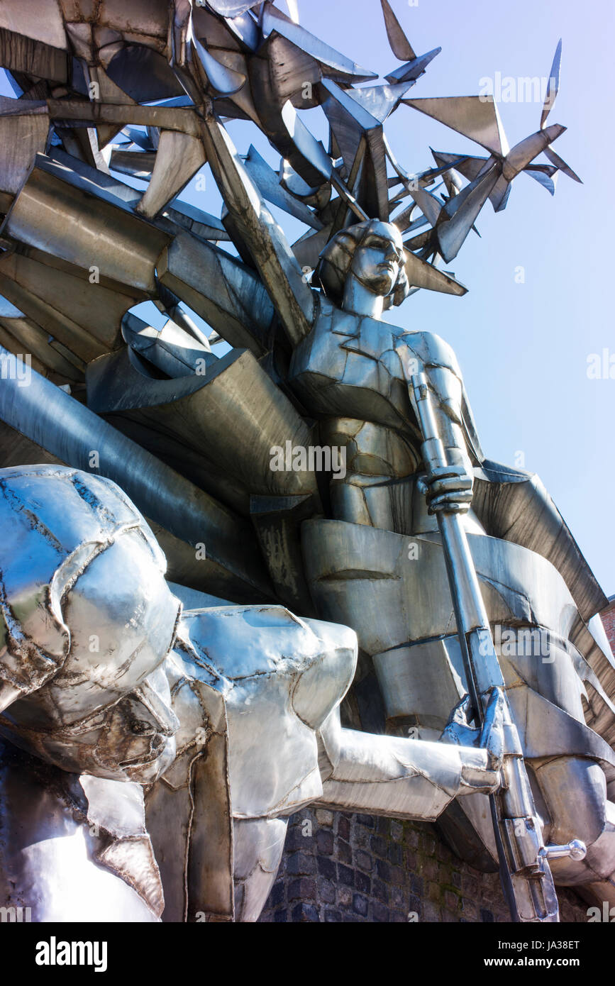 Monument aux défenseurs de la Poste polonaise par le sculpteur polonais Wincenty Kuzma, réalisés en acier inoxydable. Banque D'Images