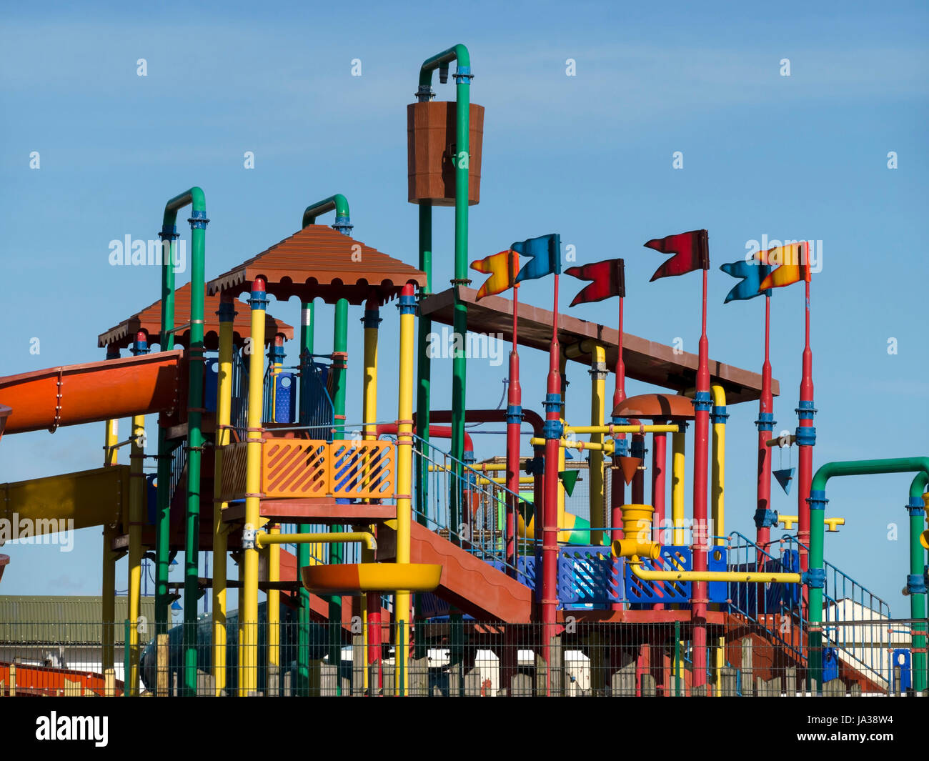Aire de jeux colorée, Fort Fun, Eastbourne, East Sussex, Angleterre, Royaume-Uni. Banque D'Images