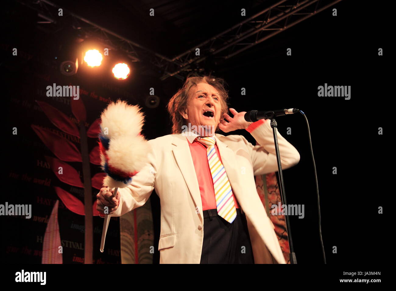 Ken Dodd au Tata tente, Hay Festival 2017, Hay-on-Wye, Brecknockshire, Powys, Pays de Galles, Grande-Bretagne, Royaume-Uni, UK, Europe Banque D'Images
