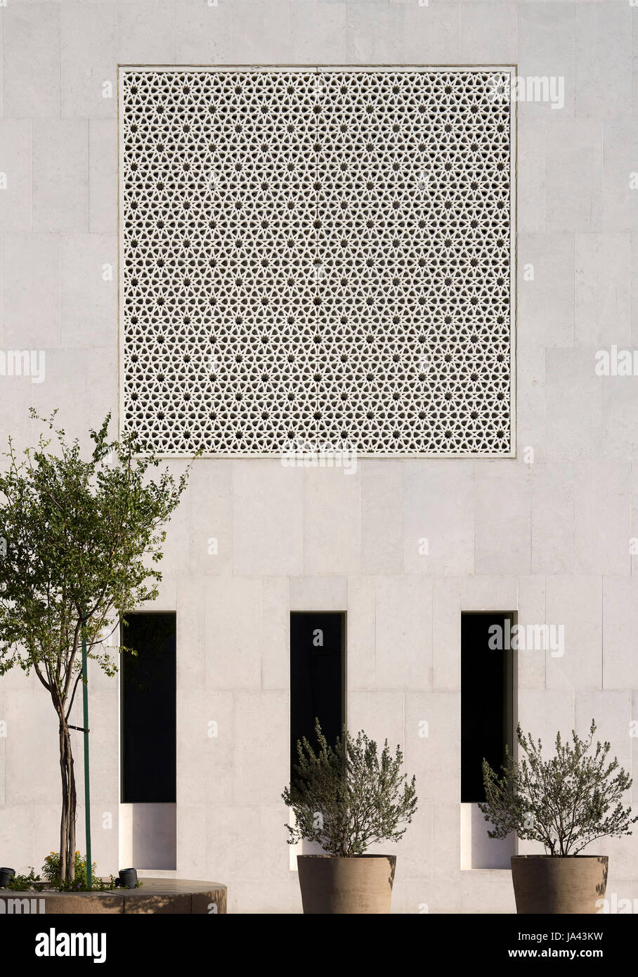 Modèle islamique géométrique dans l'altitude. Mosquée Jumaa, Doha, Emirats Arabes Unis. Architecte : John McAslan & Partners, 2017. Banque D'Images