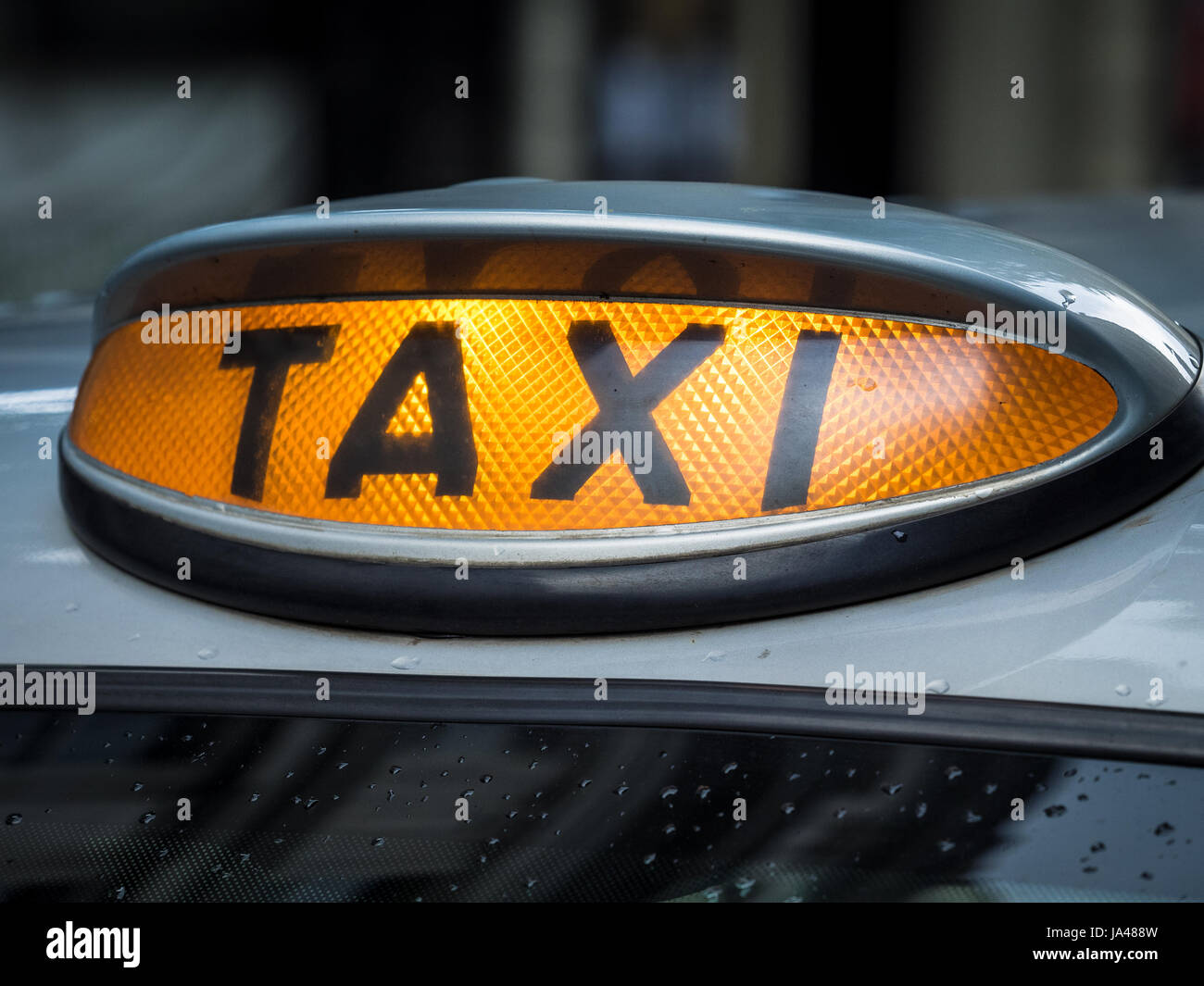 London Taxi Taxi Noir - Toit signes sur un taxi noir de Londres (cabine) Banque D'Images